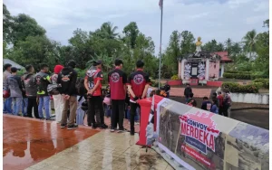 Ikatan Motor Honda Sulut Gelar Konvoi Merdeka dan Cat Makam Pahlawan yang Mulai Pudar