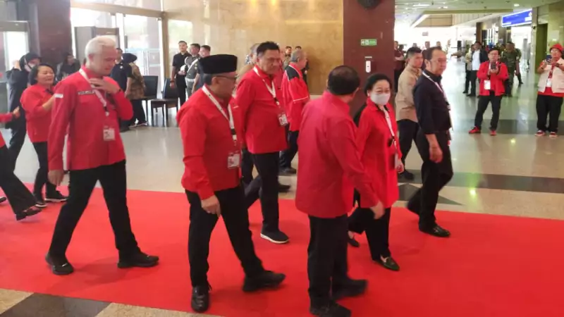 Bersama Olly Dondokambey, Ganjar Pranowo Tinjau Pameran Pangan di Arena Rakernas