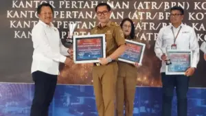Bupati Joune Ganda Raih REI Sulut Award III