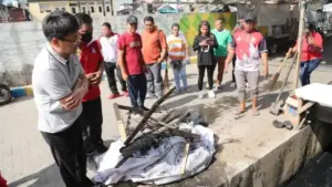Pantau Pembersihan Parit, Wali Kota Andrei Angouw Harap Masyarakat Tidak Buang Sampah Sembarangan 