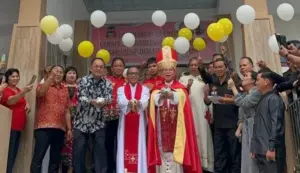Wenny Lumentut Hadiri Pemberkatan Gereja Katolik Salib Suci Tondangow