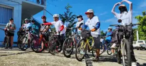 CATATAN DINO GOBEL: Gowes, Foto Bersama Turis Cina dan Eropa di Jalur Talawaan-Tumaluntung