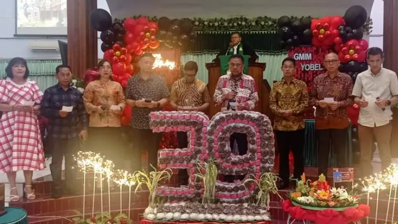 Jemaat Yobel Girian Bitung Terima Ratusan Juta Bantuan dari Olly Dondokambey