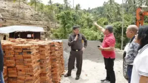 Tinjau Lokasi TPU di Kima Atas, Ini yang Dilakukan Wali Kota Andrei Angouw 