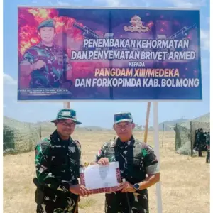 Dampingi Kunker Pangdam XIII/Merdeka, Brigjen TNI Wakhyono dapat Brivet Kehormatan Artileri Medan