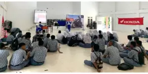 DAW Kampanyekan Cari Aman saat Berkendara,  Pakai Helm dan Jaket sebagai Lifestyle