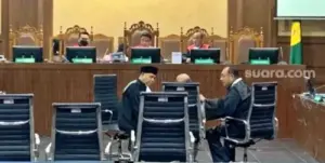 Usai Banting Microfon Saat Sidang, Lukas Enembe Dilarikan ke Rumah Sakit