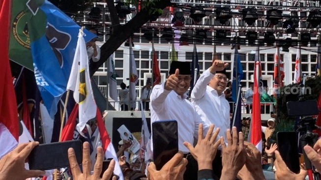 Teriakan 'Menang, Menang' Menggema Ketika Anies Baswedan - Muhaimin Iskandar Tiba di KPU
