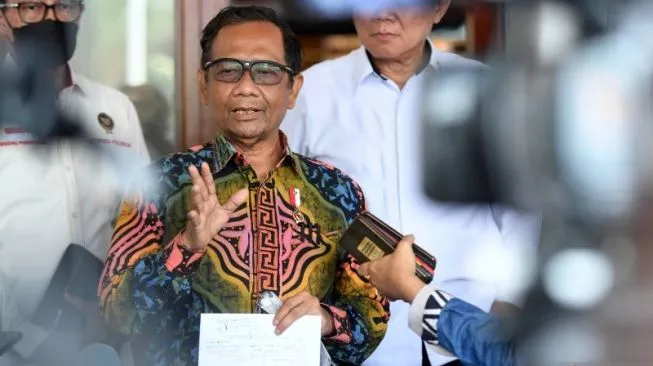 Pengamat Politik Trias Politika Sarankan Prabowo Subianto dan Mahfud MD Mundur dari Menteri