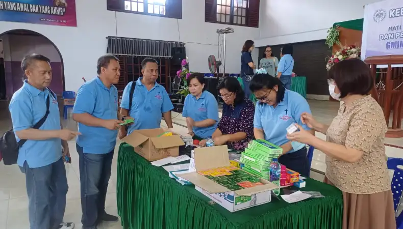 GMIM Fungsional Kampus Manado Gelar Baksos di Desa Rumengkor