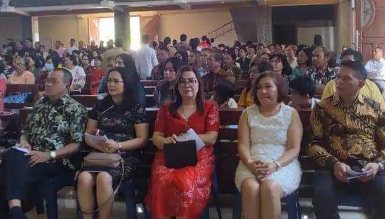 Wenny Lumentut Hadiri Pisah Sambut Pastor Paroki Maria Ratu Pencinta Damai Lolah