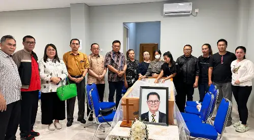 Gubernur Olly Dondokambey Melayat ke Rumah Duka Meninggalnya Jantje David Tenda