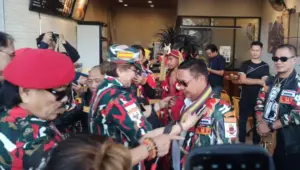 Arsyad Cannu Tiba di Bandara Sam Ratulangi Manado, Dapat Sambutan Meriah Tarian Kabasaran