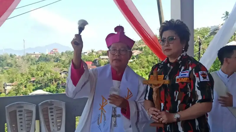 Uskup Rolly Untu Berkati Markas Daerah LMP Sulut