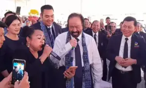Surya Paloh Sapa Pendukung di Manado Lewat Lagu Dangdut ‘Bekas Pacar’