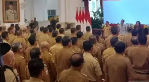 Ingatkan Pj Kepala Daerah Tak Berpihak di Pilpres, Jokowi: Miring-miring, Saya Ganti