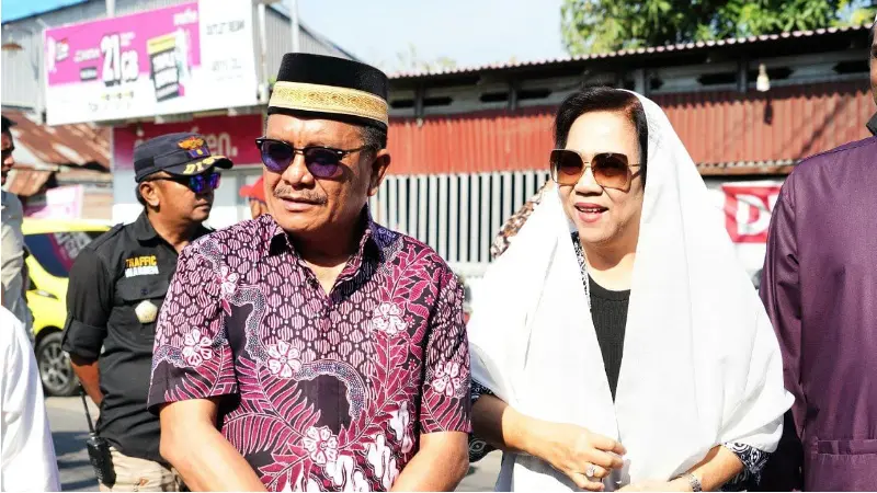 Bunda Paud Bitung Terlihat Anggun Berkerudung Dampingi Wali Kota Lepas Pawai Ta'Aruf Alkhairaat
