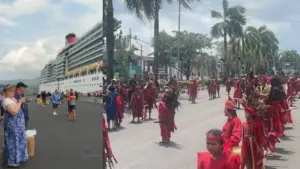 Parade Kabasaran FPSL 2023 Jadi Tontonan Penumpang Kapal Pesiar MV Carnival