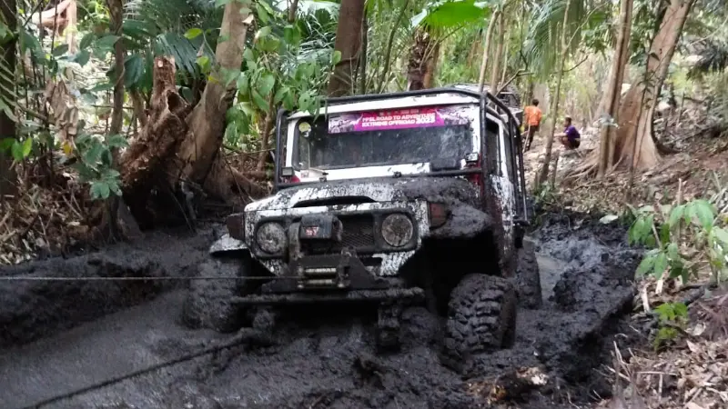 Trek Pasir dan Lumpur Hadang Puluhan Peserta Adventure Ekstrem Offroad 2023 Bitung