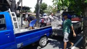 Tindakan Simpatik Ditunjukkan Anggota Satlantas Polres Bitung Saat Dapati Mobil Mogok