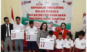 Ke YPAC Malalayang, BSG dan OJK Pastikan Semua Lapisan Masyarakat Miliki Akses Literasi Keuangan