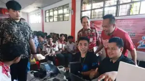 Wawali Richard Sualang Pantau Perekaman Identitas Kependudukan di SMA Negeri 3 Manado