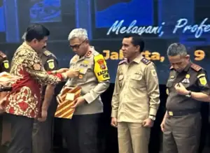 Irjen Pol Setyo Budiyanto Terima Pin Emas dari Menteri ATR/BPN RI
