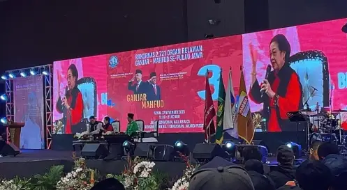 Di Hadapan Ribuan Relawan Ganjar-Mahfud, Megawati: Mengapa Penguasa Sekarang Seperti Orba? 8 Di Hadapan Ribuan Relawan Ganjar-Mahfud, Megawati: Mengapa Penguasa Sekarang Seperti Orba?