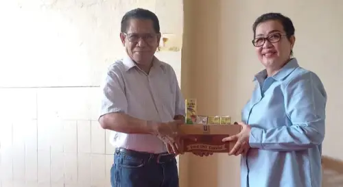 Berita Foto: Kebersamaan TKD Prabowo-Gibran Sulut Bagi Makanan dan Susu Gratis ke Ribuan Warga