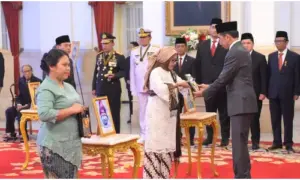 Joko Widodo Anugerahkan Gelar Pahlawan Nasional kepada 6 Tokoh, Santiago Salah Satunya