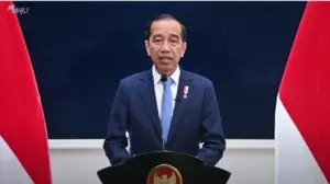 Jokowi Lantik Ridwan Mansyur Sebagai Hakim MK dan Irjen Pol Marthinus Hukom Kepala BNN Hari Ini