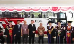 Tepat di Dies Natalis ke-62, BSG Serahkan 1 Unit Bus Operasional untuk Unsrat Manado
