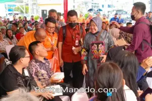 Mensos Tri Rismaharini Kawal Langsung Penyaluran Bansos di Kantor Pos Manado