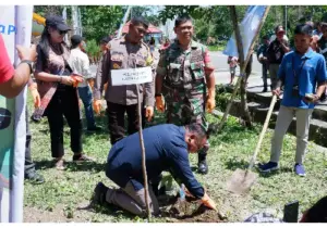 AP I Bandara Sam Ratulangi dan PT PNM Laksanakan Gerakan Tanam Ratusan Pohon dan Mangrove di DSP