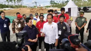 Joko Widodo Tinjau Proyek Training Center PSSI di IKN, Target Mei 2024 Selesai