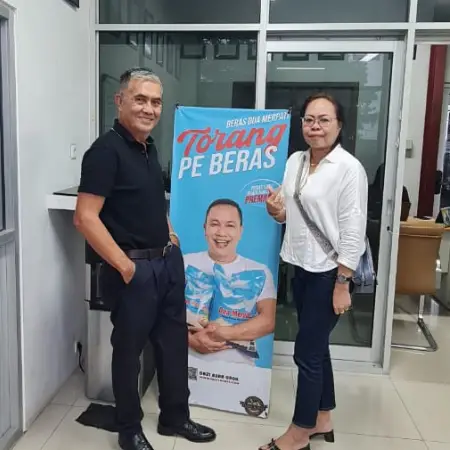 Lewat Keluarga Tumilantow Kusen, Tokoh Masyarakat Boyke Rompas Kembali Berbagi 5 Ton Beras Bagi Warga Minut