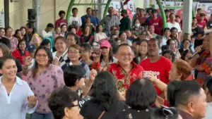 Wenny Lumentut Disambut Meriah Bagai Idola Warga Amurang