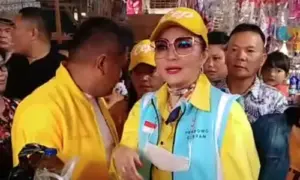 Christiany Eugenia Paruntu Borong Jualan Pedagang di Pasar Karombasan untuk Dibagi ke Warga