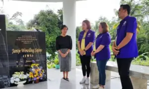 Sambut HPRS GMIM, Michaela Elsiana Paruntu dan Anggota KPRS Ziarah ke Makam Mantan Ketua