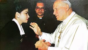 Maya Rumantir Kenang Empat Momen Istimewa Bertemu dengan Paus Yohanes Paulus II dan Mother Theresa