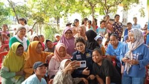 Maya Rumantir Beri Penguatan Sistem Demokrasi Kepada Warga Desa Tapadaka Satu