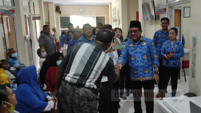 Warga Kaget Bertemu Maurits Mantiri di Puskemas Bitung Barat