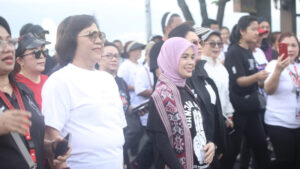 Rita Tangkudung Dampingi Istri Capres Ganjar Jalan Sehat dan Sapa Warga Manado