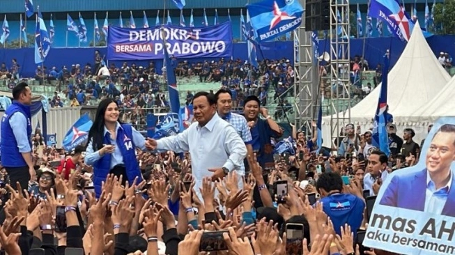 Diisukan Sedang Sakit, Prabowo Subianto Justru Joget Bareng AHY