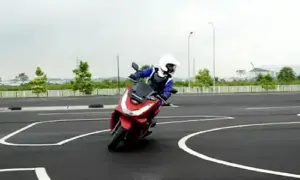 Ini Cara Menikung yang Tepat Saat Berkendara