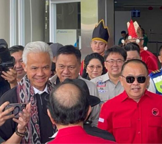 Dampingi Ganjar Pranowo, Caleg DPR-RI Wenny Lumentut Kobarkan Semangat Kemenangan 9 Dampingi Ganjar Pranowo, Caleg DPR-RI Wenny Lumentut Kobarkan Semangat Kemenangan