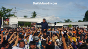 Shalawat Ribuan Warga Sambut Anies Baswedan di NasDem Tower Manado