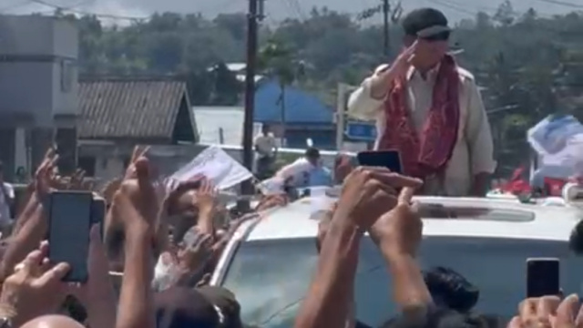 TKN Michael Umbas Sebut Antusiasme Sambutan Warga Sulut jadi Suntikan Energi Prabowo Subianto 9 Prabowo Subianto disambut ribuan warga Tompaso (Foto Istimewa)