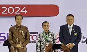 Gubernur Sulut Olly Dondokambey Terima Penghargaan Pena Emas dari PWI Pusat