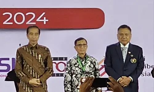 Gubernur Sulut Olly Dondokambey Terima Penghargaan Pena Emas dari PWI Pusat